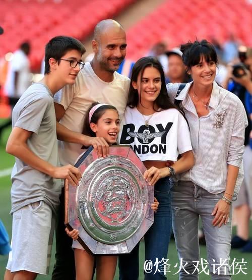 八卦媒体曝料 瓜迪奥拉外遇对象出席太太团合影 八卦媒体曝料 瓜迪奥拉外遇对象出席太太团合影