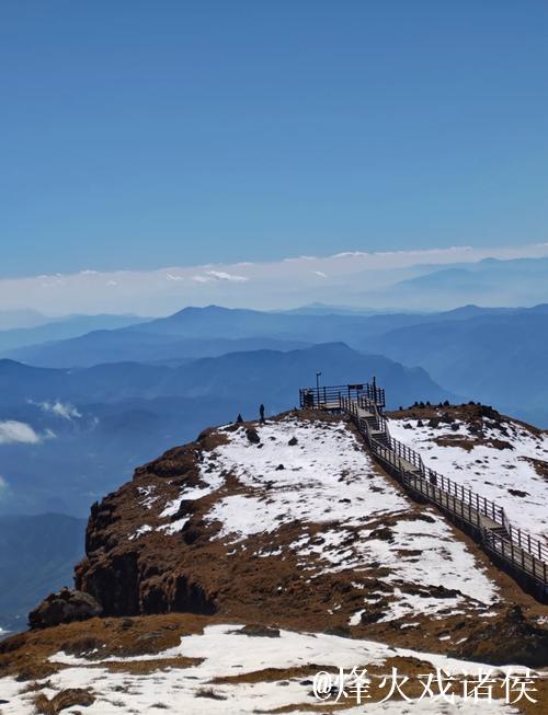 云南昆明:北纬26°罕见雪山打造雪域旅游新体验 云南昆明:北纬26°罕见雪山打造雪域旅游新体验