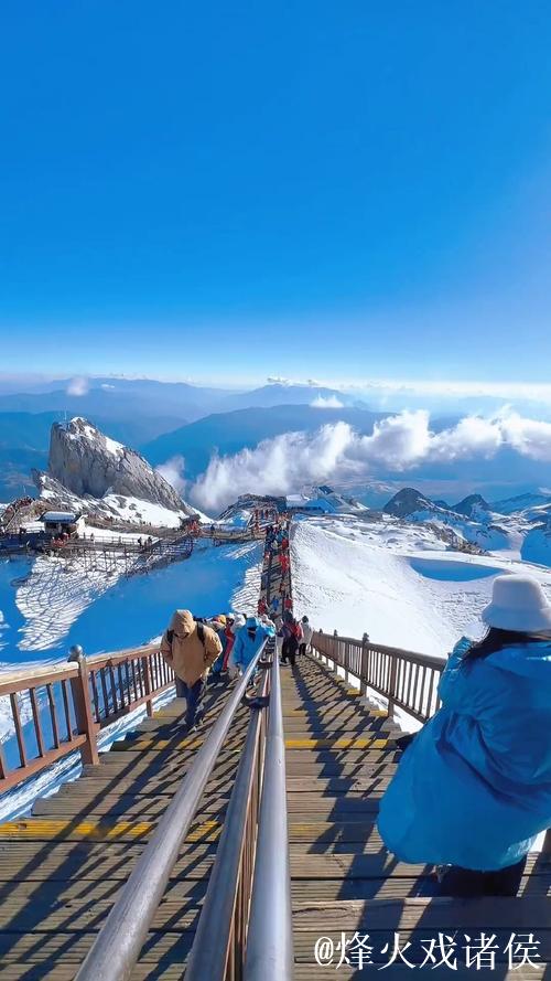 云南昆明:北纬26°罕见雪山打造雪域旅游新体验 云南昆明:北纬26°罕见雪山打造雪域旅游新体验